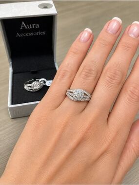 NWT Aura Accessories Silver Tone Rhinestone Ring Set Size 8